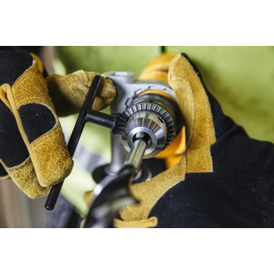 Купити Дриль мережевий ударний DeWALT DWD024. Офіційний магазин Dewalt Україна. Фірмовий інструмент та обладнання DeWALT, STANLEY, BLACK+DECKER, BOSTITCH