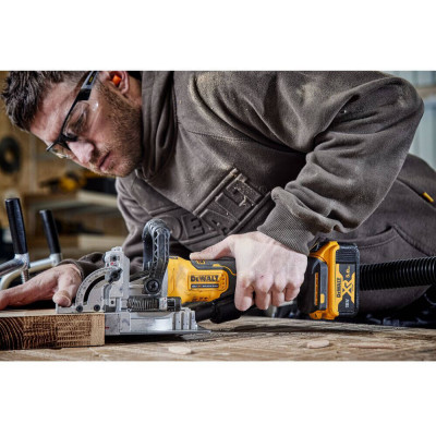 Купити Фрезер акумуляторний безщітковий DeWALT DCW682N. Офіційний магазин Dewalt Україна. Фірмовий інструмент та обладнання DeWALT, STANLEY, BLACK+DECKER, BOSTITCH