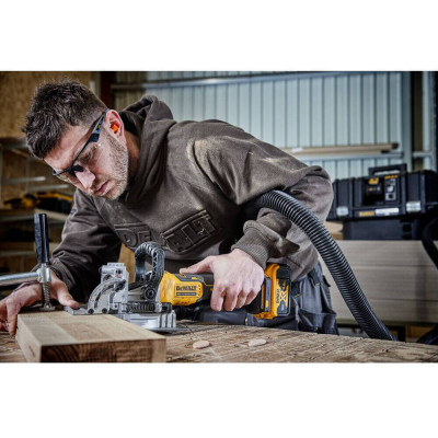 Купити Фрезер акумуляторний безщітковий DeWALT DCW682NT. Офіційний магазин Dewalt Україна. Фірмовий інструмент та обладнання DeWALT, STANLEY, BLACK+DECKER, BOSTITCH