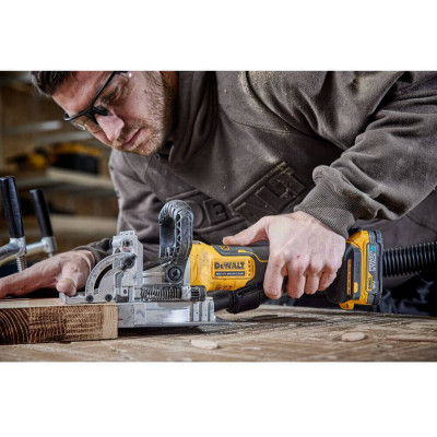 Купити Фрезер акумуляторний безщітковий DeWALT DCW682NT. Офіційний магазин Dewalt Україна. Фірмовий інструмент та обладнання DeWALT, STANLEY, BLACK+DECKER, BOSTITCH