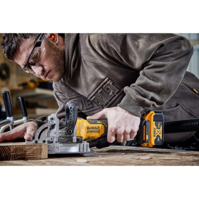 Купити Фрезер акумуляторний безщітковий DeWALT DCW682P2. Офіційний магазин Dewalt Україна. Фірмовий інструмент та обладнання DeWALT, STANLEY, BLACK+DECKER, BOSTITCH