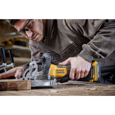 Купити Фрезер акумуляторний безщітковий DeWALT DCW682P2. Офіційний магазин Dewalt Україна. Фірмовий інструмент та обладнання DeWALT, STANLEY, BLACK+DECKER, BOSTITCH