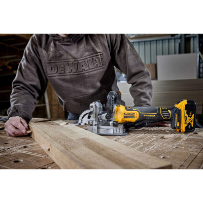 Купити Фрезер акумуляторний безщітковий DeWALT DCW682P2. Офіційний магазин Dewalt Україна. Фірмовий інструмент та обладнання DeWALT, STANLEY, BLACK+DECKER, BOSTITCH