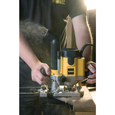 Купити Фрезер мережевий DeWALT DW621. Офіційний магазин Dewalt Україна. Фірмовий інструмент та обладнання DeWALT, STANLEY, BLACK+DECKER, BOSTITCH