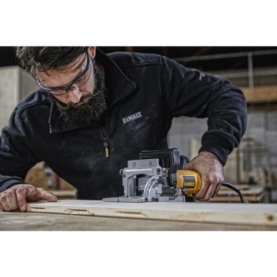 Купити Фрезер ламельний мережевий DeWALT DW682K. Офіційний магазин Dewalt Україна. Фірмовий інструмент та обладнання DeWALT, STANLEY, BLACK+DECKER, BOSTITCH