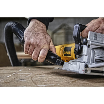 Купити Фрезер ламельний мережевий DeWALT DW682K. Офіційний магазин Dewalt Україна. Фірмовий інструмент та обладнання DeWALT, STANLEY, BLACK+DECKER, BOSTITCH