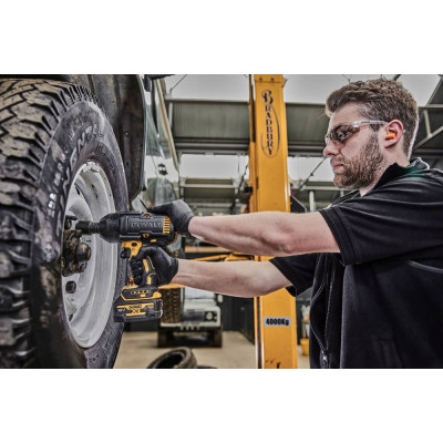Купити Гайкокрут ударний акумуляторний безщітковий DeWALT DCF900P2G. Офіційний магазин Dewalt Україна. Фірмовий інструмент та обладнання DeWALT, STANLEY, BLACK+DECKER, BOSTITCH