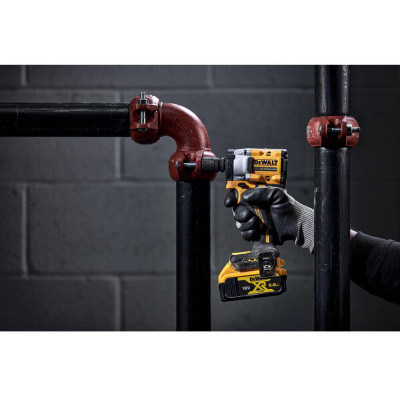 Купити Гайкокрут ударний акумуляторний безщітковий DeWALT DCF922NT. Офіційний магазин Dewalt Україна. Фірмовий інструмент та обладнання DeWALT, STANLEY, BLACK+DECKER, BOSTITCH