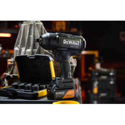 Купить Гайковёрт ударный аккумуляторный бесщёточный McLaren F1 TEAM SPECIAL EDITION DeWALT DCF99MP2T. Официальный магазин Dewalt Украина. Фирменный инструмент и оборудовние DeWALT, STANLEY, BLACK+DECKER, BOSTITCH