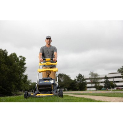 Купить Газонокосилка аккумуляторная самоходная бесщёточная DeWALT DCMWSP156W2. Официальный магазин Dewalt Украина. Фирменный инструмент и оборудовние DeWALT, STANLEY, BLACK+DECKER, BOSTITCH