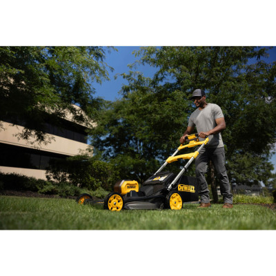 Купить Газонокосилка аккумуляторная самоходная бесщёточная DeWALT DCMWSP550N. Официальный магазин Dewalt Украина. Фирменный инструмент и оборудовние DeWALT, STANLEY, BLACK+DECKER, BOSTITCH