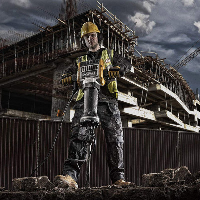 Купити Молоток відбійний мережевий DeWALT D25981. Офіційний магазин Dewalt Україна. Фірмовий інструмент та обладнання DeWALT, STANLEY, BLACK+DECKER, BOSTITCH