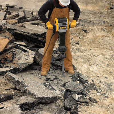 Купити Молоток відбійний мережевий DeWALT D25981. Офіційний магазин Dewalt Україна. Фірмовий інструмент та обладнання DeWALT, STANLEY, BLACK+DECKER, BOSTITCH