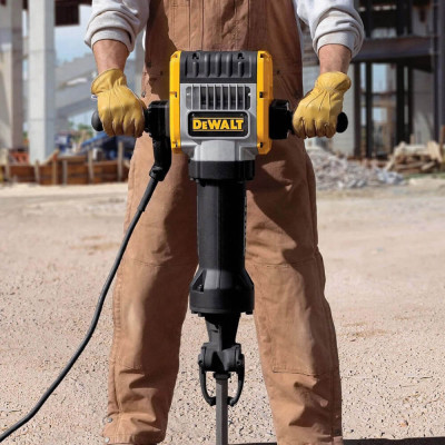 Купити Молоток відбійний мережевий DeWALT D25981. Офіційний магазин Dewalt Україна. Фірмовий інструмент та обладнання DeWALT, STANLEY, BLACK+DECKER, BOSTITCH