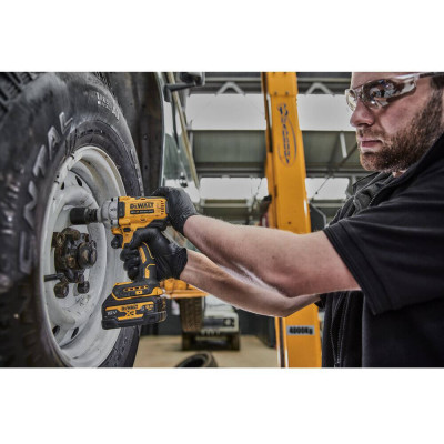 Купити Гайкокрут ударний акумуляторний безщітковий DeWALT DCF891NT. Офіційний магазин Dewalt Україна. Фірмовий інструмент та обладнання DeWALT, STANLEY, BLACK+DECKER, BOSTITCH
