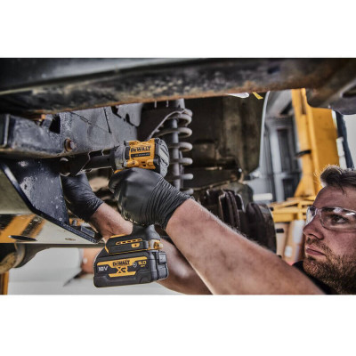 Купити Гайкокрут ударний акумуляторний безщітковий DeWALT DCF921NT. Офіційний магазин Dewalt Україна. Фірмовий інструмент та обладнання DeWALT, STANLEY, BLACK+DECKER, BOSTITCH