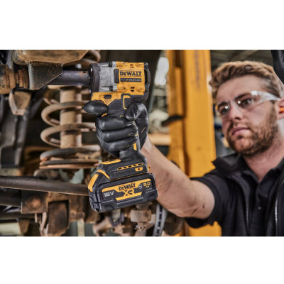 Купити Гайкокрут ударний акумуляторний безщітковий DeWALT DCF923N. Офіційний магазин Dewalt Україна. Фірмовий інструмент та обладнання DeWALT, STANLEY, BLACK+DECKER, BOSTITCH