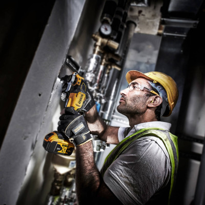 Купити Багатофункціональний інструмент акумуляторний безщітковий DeWALT DCS356NT. Офіційний магазин Dewalt Україна. Фірмовий інструмент та обладнання DeWALT, STANLEY, BLACK+DECKER, BOSTITCH