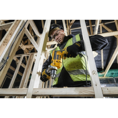 Купити Дриль мережевий ударний DeWALT DWD024. Офіційний магазин Dewalt Україна. Фірмовий інструмент та обладнання DeWALT, STANLEY, BLACK+DECKER, BOSTITCH
