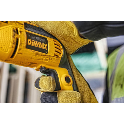 Купити Дриль мережевий ударний DeWALT DWD024. Офіційний магазин Dewalt Україна. Фірмовий інструмент та обладнання DeWALT, STANLEY, BLACK+DECKER, BOSTITCH