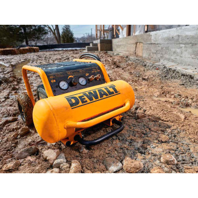 Купити Компресор повітряний безмасляний DeWALT DPC17PS. Офіційний магазин Dewalt Україна. Фірмовий інструмент та обладнання DeWALT, STANLEY, BLACK+DECKER, BOSTITCH