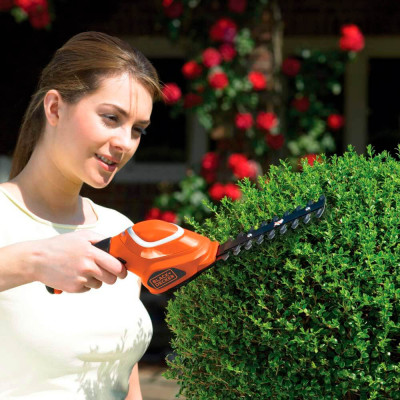 Купити Кущоріз-ножиці акумуляторні BLACK+DECKER GSL700KIT. Офіційний магазин Dewalt Україна. Фірмовий інструмент та обладнання DeWALT, STANLEY, BLACK+DECKER, BOSTITCH