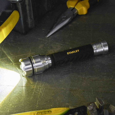 Купити Ліхтар ручний STANLEY SXLS43183E. Офіційний магазин Dewalt Україна. Фірмовий інструмент та обладнання DeWALT, STANLEY, BLACK+DECKER, BOSTITCH