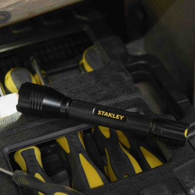 Купить Фонарь ручной STANLEY SXLS50106E. Официальный магазин Dewalt Украина. Фирменный инструмент и оборудовние DeWALT, STANLEY, BLACK+DECKER, BOSTITCH