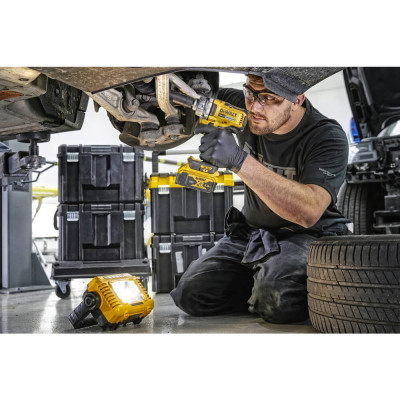 Купити Ліхтар світлодіодний акумуляторний DeWALT DCL077. Офіційний магазин Dewalt Україна. Фірмовий інструмент та обладнання DeWALT, STANLEY, BLACK+DECKER, BOSTITCH