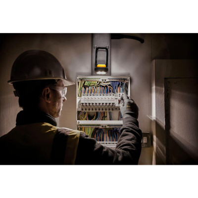 Купити Ліхтар світлодіодний акумуляторний DeWALT DCL182. Офіційний магазин Dewalt Україна. Фірмовий інструмент та обладнання DeWALT, STANLEY, BLACK+DECKER, BOSTITCH