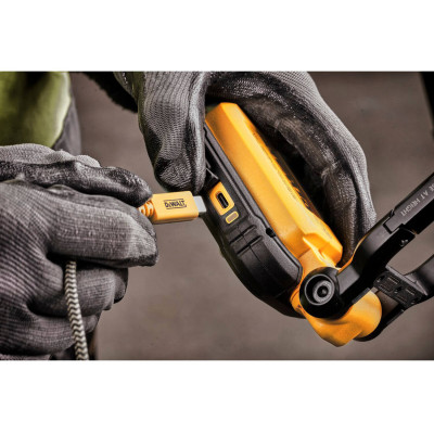 Купити Ліхтар світлодіодний акумуляторний DeWALT DCL182. Офіційний магазин Dewalt Україна. Фірмовий інструмент та обладнання DeWALT, STANLEY, BLACK+DECKER, BOSTITCH