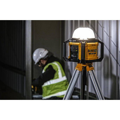 Купити Ліхтар світлодіодний акумуляторний DeWALT DCL074. Офіційний магазин Dewalt Україна. Фірмовий інструмент та обладнання DeWALT, STANLEY, BLACK+DECKER, BOSTITCH