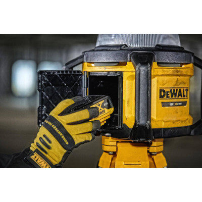 Купити Ліхтар світлодіодний акумуляторний DeWALT DCL074. Офіційний магазин Dewalt Україна. Фірмовий інструмент та обладнання DeWALT, STANLEY, BLACK+DECKER, BOSTITCH