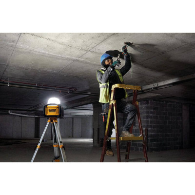 Купити Ліхтар світлодіодний акумуляторний DeWALT DCL074. Офіційний магазин Dewalt Україна. Фірмовий інструмент та обладнання DeWALT, STANLEY, BLACK+DECKER, BOSTITCH