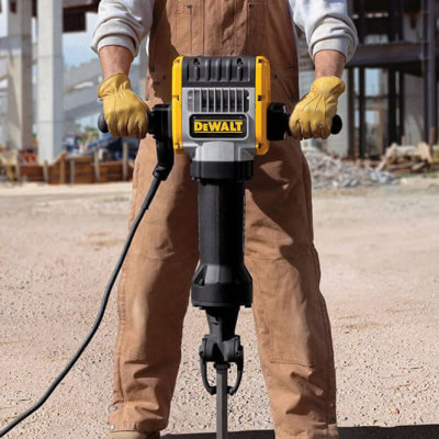 Купити Молоток відбійний мережевий DeWALT D25981K. Офіційний магазин Dewalt Україна. Фірмовий інструмент та обладнання DeWALT, STANLEY, BLACK+DECKER, BOSTITCH