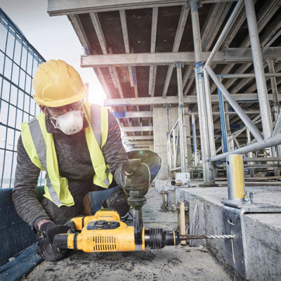 Купити Молоток відбійний мережевий DeWALT D25810K. Офіційний магазин Dewalt Україна. Фірмовий інструмент та обладнання DeWALT, STANLEY, BLACK+DECKER, BOSTITCH