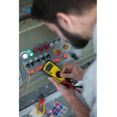 Купити Мультиметр цифрової категорії САТ ІІІ STANLEY FMHT82565-0. Офіційний магазин Dewalt Україна. Фірмовий інструмент та обладнання DeWALT, STANLEY, BLACK+DECKER, BOSTITCH