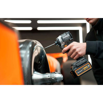 Купити Набір з двох інструментів акумуляторних безщіткових McLaren F1 TEAM LIMITED EDITION DeWALT DCK200MM2T. Офіційний магазин Dewalt Україна. Фірмовий інструмент та обладнання DeWALT, STANLEY, BLACK+DECKER, BOSTITCH