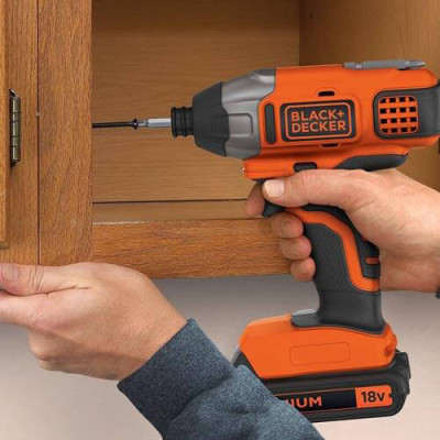 Купити Набір із двох інструментів BLACK+DECKER BCK21S1S. Офіційний магазин Dewalt Україна. Фірмовий інструмент та обладнання DeWALT, STANLEY, BLACK+DECKER, BOSTITCH