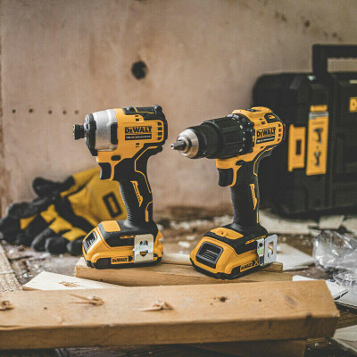 Купити Набір з двох інструментів безщіткових DeWALT DCK2062D2T. Офіційний магазин Dewalt Україна. Фірмовий інструмент та обладнання DeWALT, STANLEY, BLACK+DECKER, BOSTITCH