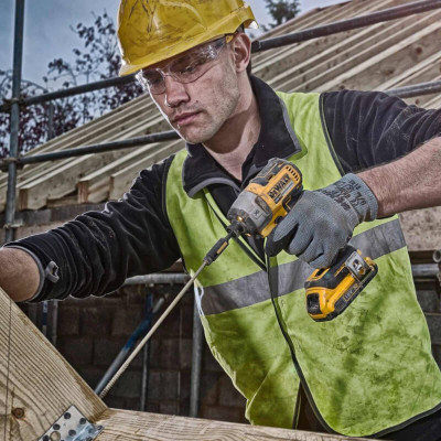 Купити Набір з трьох інструментів безщіткових DeWALT DCK384P2T. Офіційний магазин Dewalt Україна. Фірмовий інструмент та обладнання DeWALT, STANLEY, BLACK+DECKER, BOSTITCH