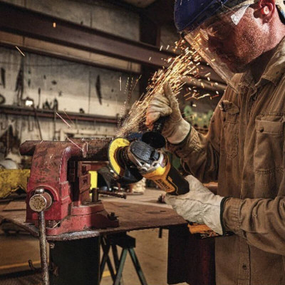 Купити Набір з трьох інструментів безщіткових DeWALT DCK384P2T. Офіційний магазин Dewalt Україна. Фірмовий інструмент та обладнання DeWALT, STANLEY, BLACK+DECKER, BOSTITCH