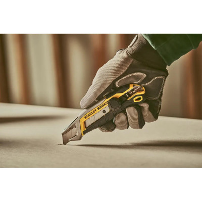 Купить Нож FatMax Integrated Snap Knife длиной 165 мм с лезвием шириной 18 мм с отламывающимися сегментами STANLEY FMHT10592-0. Официальный магазин Dewalt Украина. Фирменный инструмент и оборудовние DeWALT, STANLEY, BLACK+DECKER, BOSTITCH