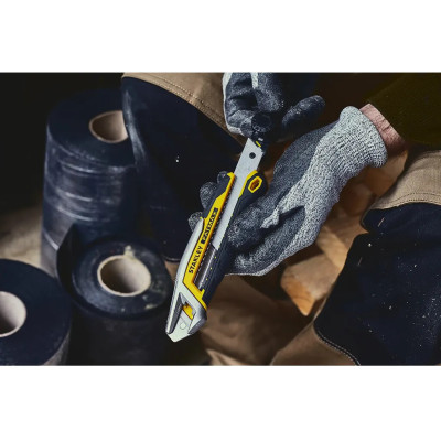 Купить Нож FatMax Integrated Snap Knife длиной 165 мм с лезвием шириной 18 мм с отламывающимися сегментами STANLEY FMHT10592-0. Официальный магазин Dewalt Украина. Фирменный инструмент и оборудовние DeWALT, STANLEY, BLACK+DECKER, BOSTITCH
