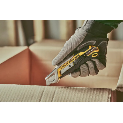 Купить Нож FatMax Integrated Snap Knife длиной 165 мм с лезвием шириной 18 мм с отламывающимися сегментами STANLEY FMHT10594-0. Официальный магазин Dewalt Украина. Фирменный инструмент и оборудовние DeWALT, STANLEY, BLACK+DECKER, BOSTITCH