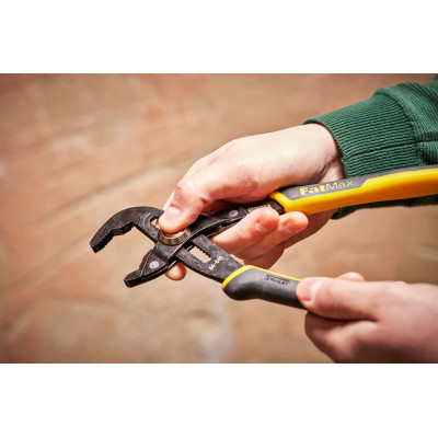 Купить Пассатижи FatMax Groove Joint переставные сантехнические длиной 300 мм STANLEY 0-84-649. Официальный магазин Dewalt Украина. Фирменный инструмент и оборудовние DeWALT, STANLEY, BLACK+DECKER, BOSTITCH