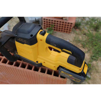 Купити Пила ALLIGATOR акумуляторна безщіткова DeWALT DCS398T2. Офіційний магазин Dewalt Україна. Фірмовий інструмент та обладнання DeWALT, STANLEY, BLACK+DECKER, BOSTITCH