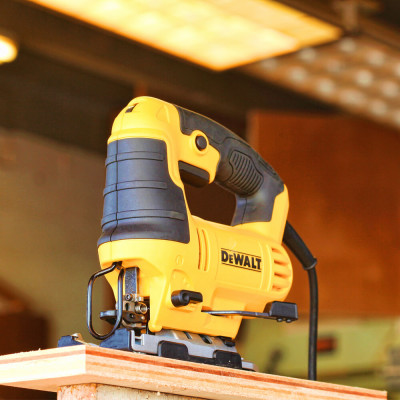 Купити Пилка лобзикова мережева DeWALT DWE349. Офіційний магазин Dewalt Україна. Фірмовий інструмент та обладнання DeWALT, STANLEY, BLACK+DECKER, BOSTITCH