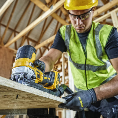 Купити Пила лобзикова акумуляторна безщіткова DeWALT DCS335N. Офіційний магазин Dewalt Україна. Фірмовий інструмент та обладнання DeWALT, STANLEY, BLACK+DECKER, BOSTITCH