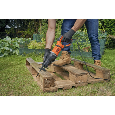 Купити Пила шабельна мережева BLACK+DECKER BES301K. Офіційний магазин Dewalt Україна. Фірмовий інструмент та обладнання DeWALT, STANLEY, BLACK+DECKER, BOSTITCH